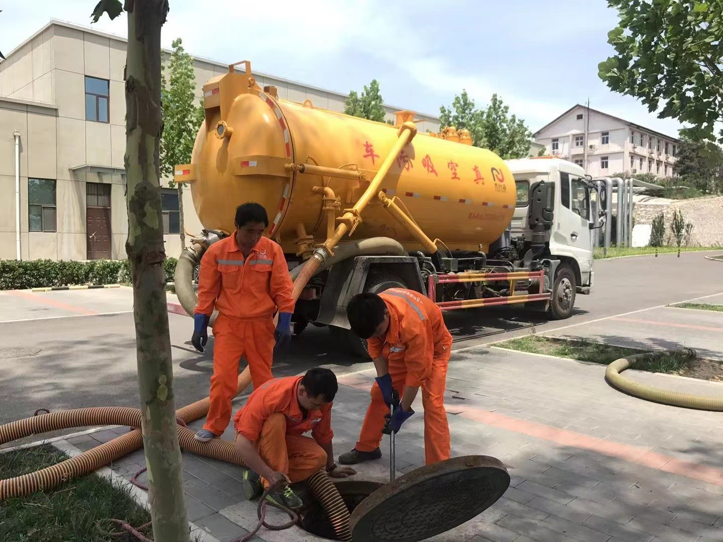 开江化粪池清理与5-8吨吸粪车施工效率分析